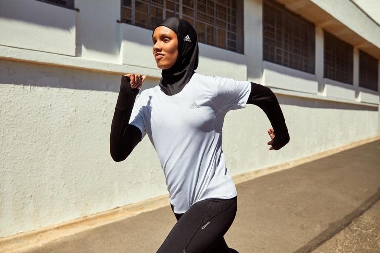 smart-fitness-goals-examples_woman-running-outside_ft.jpg